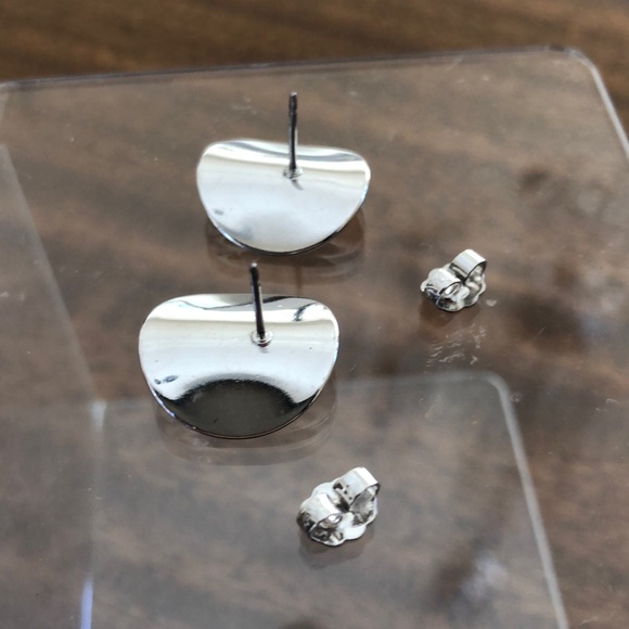 Vintage Avon curved disc pierced earrings silver tone - Picture 9 of 16